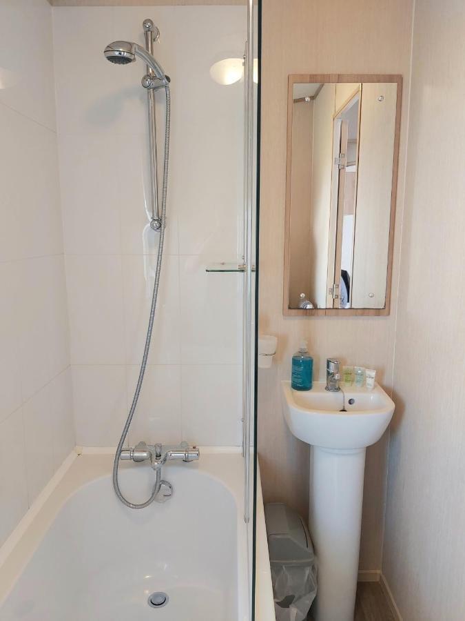 Vista Al Mar, Seaview Caravan Park, Уитстабл Экстерьер фото